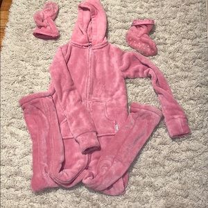Fuzzy pink onside with zippers
